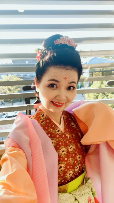 領布(ひれ)は私も奈良で振って来ましたがハンカチでなく長い布であることは皆さんご存知ですよね。そんな1300年前から伝わるものを今知ったように東京に伝えてと言われても日本全国知ってるのではσ(^_^;)この #天平祭 が今年突然廃止されたのも残念ですが…( ;∀;) 