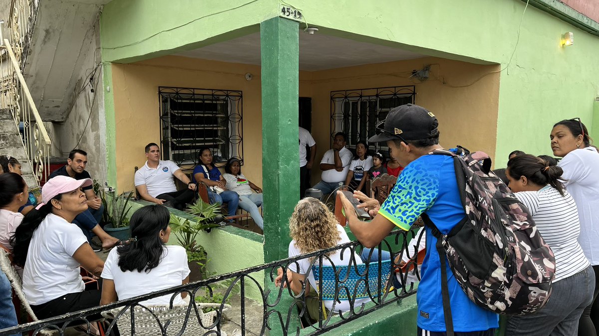 Fv_carabobo's tweet photo. En #PuertoCabello nuestro equipo regional sostuvo un encuentro de mujeres en el marco del Dia Internacional de la Mujer.

Hoy ver a jefas de hogar liderando y formando parte activa de la política nos motiva a seguir impulsando proyectos de inclusión en todas las instancias🙌🏽🇻🇪 https://t.co/mM94WIJWkv