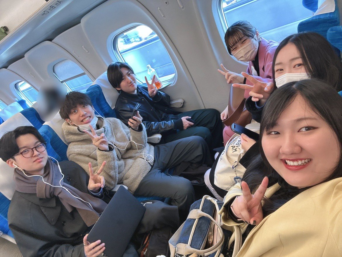 sashisushimizu's tweet image. 横浜向かってます〜！！
#50Fes2024 
#50Fes 
ファミクラの出番は14:30~ 象の鼻18です！去年と同じ場所です😳
是非皆さん見に来てください！！！✨✨