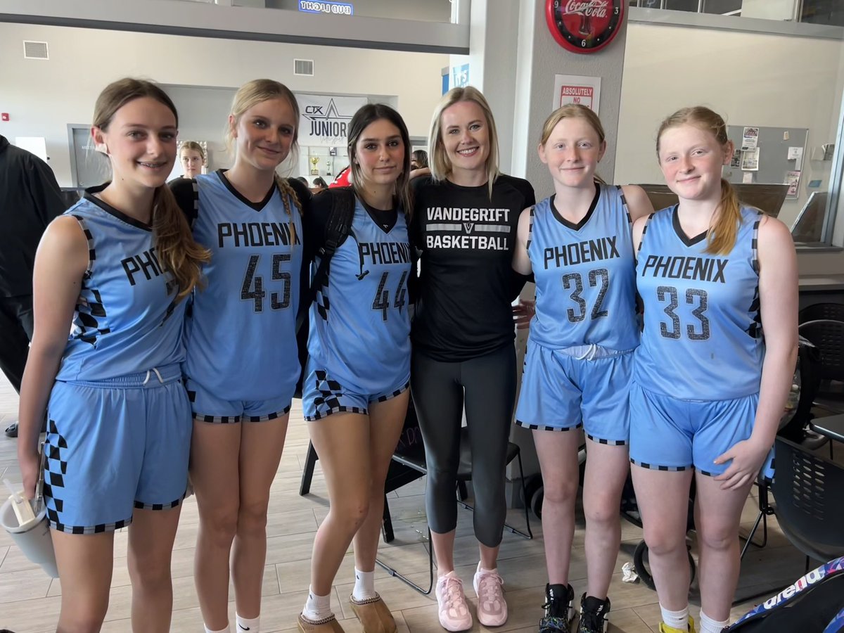 ScarlettLong_29's tweet photo. Thank you @coachlitton for driving all the way to Buda to support us! #futurevipers @VandegriftGBB @phoenixselect @MadlynnLong_29 https://t.co/MNeOxIXxXH