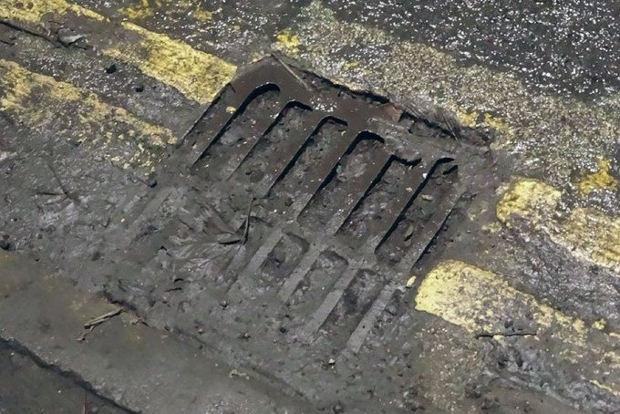 CllrBSilvester's tweet photo. Flooding is caused by blocked grids.
Not man made global warming. https://t.co/ZFsyByOVkd