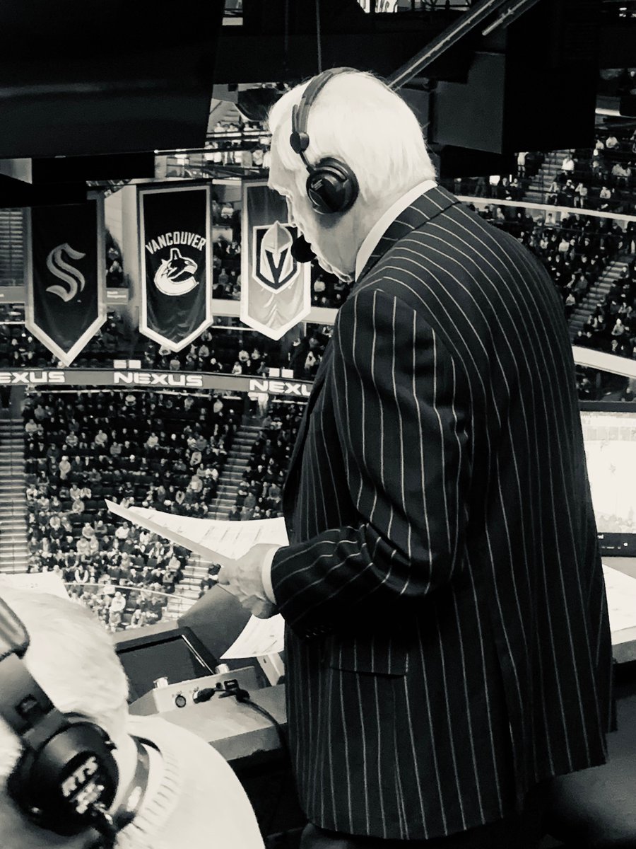 He’d insist the attention tonight be on the Edina & Chanhassen players competing for a championship… …but part of tonight just has to be saluting @NanneLou calling his last game, closing out 60 years broadcasting the State Hockey Tourney. The State of Hockey thanks you, Lou.
