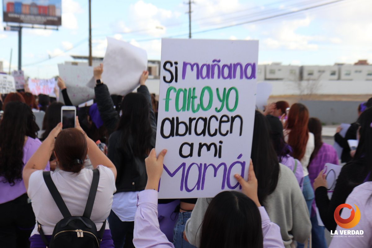 LaVerdadJz's tweet photo. 📸 #Galería | Las mujeres que participaron en las marchas del 8 de marzo en #Juárez recorrieron calles alzando gran variedad de mensajes escritos en cárteles para reclamar justicia y no violencia…

🟣 #8M: Un grito por todas 📲 https://t.co/pW706UWu5L https://t.co/aPy8xaW5R8