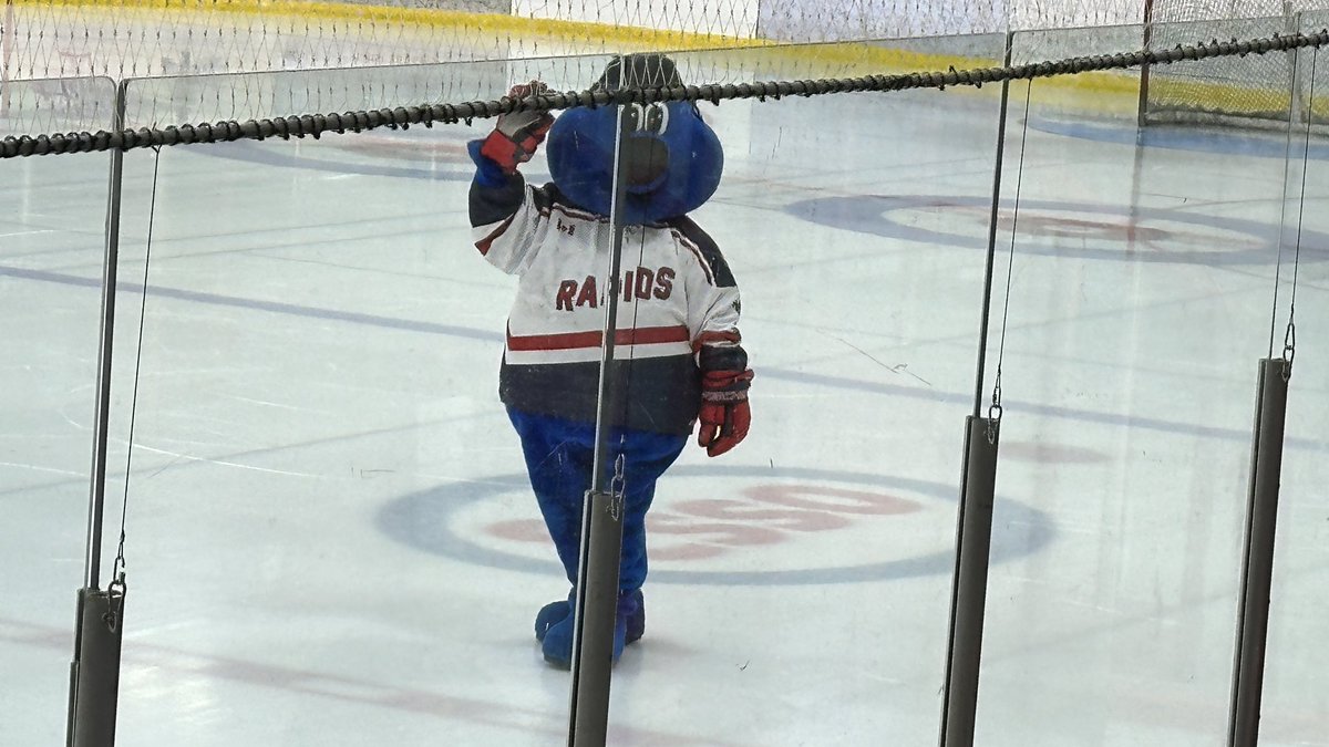 profan9's tweet photo. A first #NOJHL game!
#FrenchRiver #Rapids vs #Powassan #Voodoos 🏒🏟️
@StadiumJourney #RiseoftheRapids https://t.co/jcI3kyDfGz
