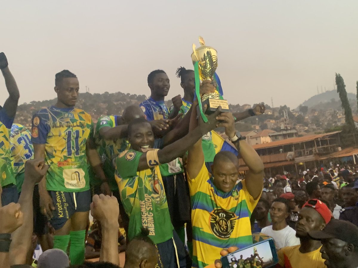 morrisjr88's tweet photo. #KrootownRoadCommunity on Saturday retained Sierra Leone’s most popular and oldest Community Football League tourney, the Central One Football Association (COFA) Championship title thanks to a penalty shootout win over #CentralCommunity following a full-time goalless draw. https://t.co/gxpIoQ45pz