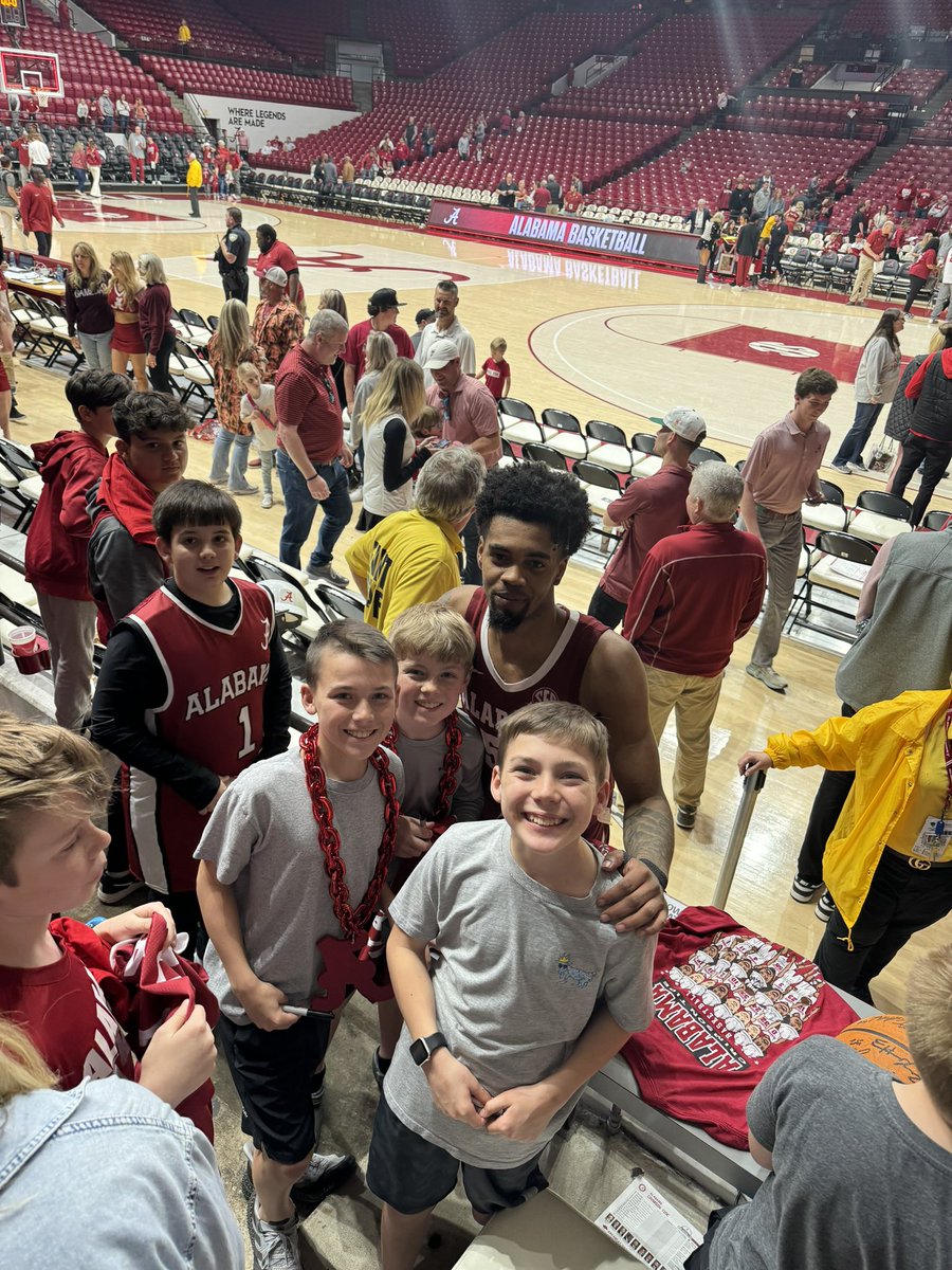 stevenvsasser's tweet photo. @Aaron4PF_ Appreciate you taking time to make today special for a few of your biggest fans.  Great regular season. Looking forward to the postseason! https://t.co/hr5DQ6g61j
