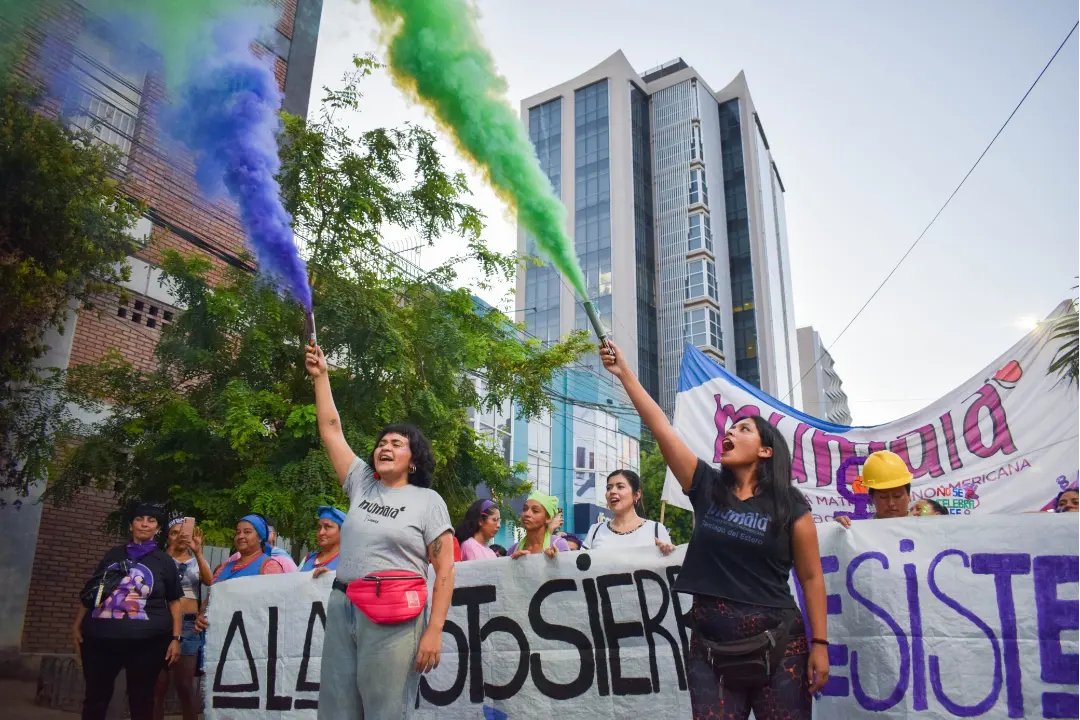 MumalaSde's tweet photo. #8M | Día Internacional de las Mujeres Trabajadoras ✊🏼

Nuevamente salimos a las calles a gritar ¡A la motosierra, resistencia!

Denunciamos la opresión y el desprecio del gobierno hacia los sectores populares, especialmente hacia las mujeres y disidencias. https://t.co/qKfstg8LJW