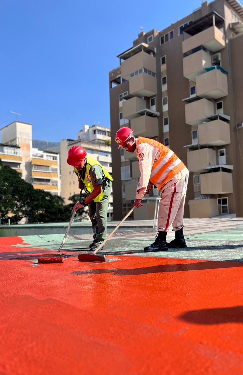 m_alexandradiaz's tweet photo. 📸¡𝐀𝐬í 𝐥𝐨 𝐃𝐢𝐣𝐨! 🇻🇪

Alcaldesa @gestionperfecta: Las Bricomiles activadas en la UEN Carlos Soublette, en la parroquia San Bernardino, avanzando en impermeabilización de techos y optimización de todos sus espacios

#CaminaConLaCultura #Oriele #donnalisi #prelemi #incorvassi https://t.co/4Ltx0a6EA5