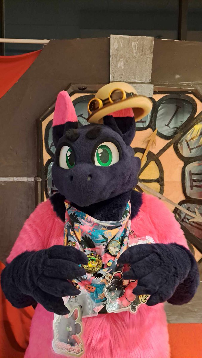 RabbitasaurIRL's tweet photo. @VancouFUR is going well I have been doing my best to say hi to all the critters of VF I miss so much!!
#vancoufur #fursuit #fursuiter https://t.co/x1a2HFivWK
