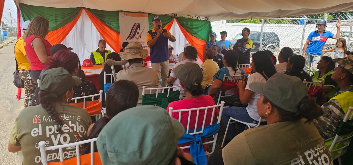 MinAlimenVen's tweet photo. #Barina | En el marco de la programación para festejar el 8vo Aniversario de los #CLAP se llevó a cabo un hermoso acto de entrega de certificados del Plan de Formación a líderes y líderesas de los #CLAP del municipio Cruz Paredes.

#CaminaConLaCultura https://t.co/qbyCMpkKhe