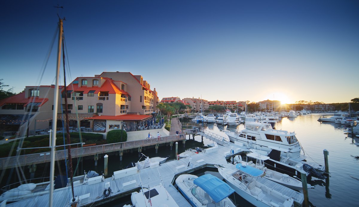 Here’s a beautiful Shelter Cove Harbour and Marina sunset to remind you to set your clocks forward an hour as Daylight Savings time begins on March 10 at 2 a.m.!  

Share to remind your friends to do the same!
bit.ly/3xJw3e0