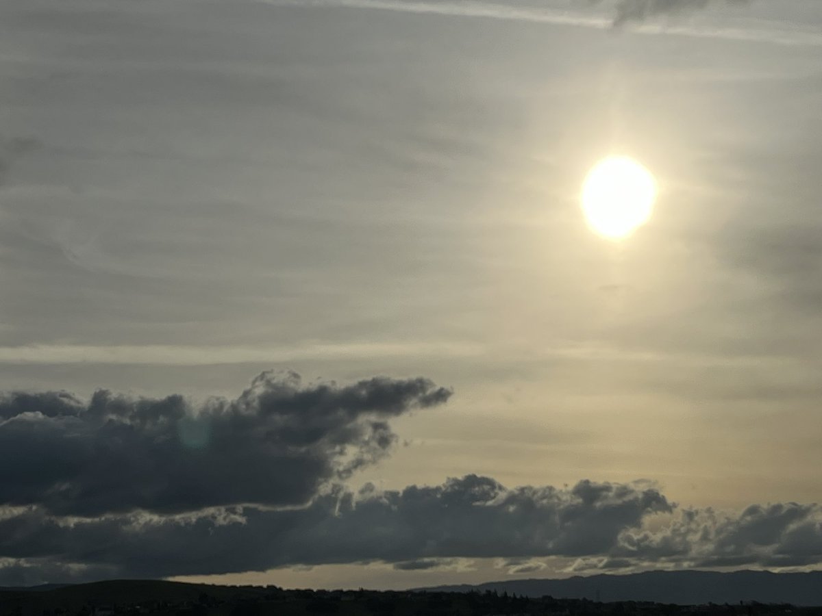 MeatwithBeef's tweet image. Beautiful skies + some spraying