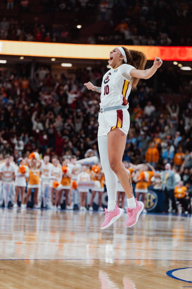 Who did it better? <a href="/ESPNBrasil/">ESPN Brasil</a> <a href="/SportsCenterBR/">SportsCenter Brasil</a> <a href="/GamecockWBB/">South Carolina Women's Basketball</a>