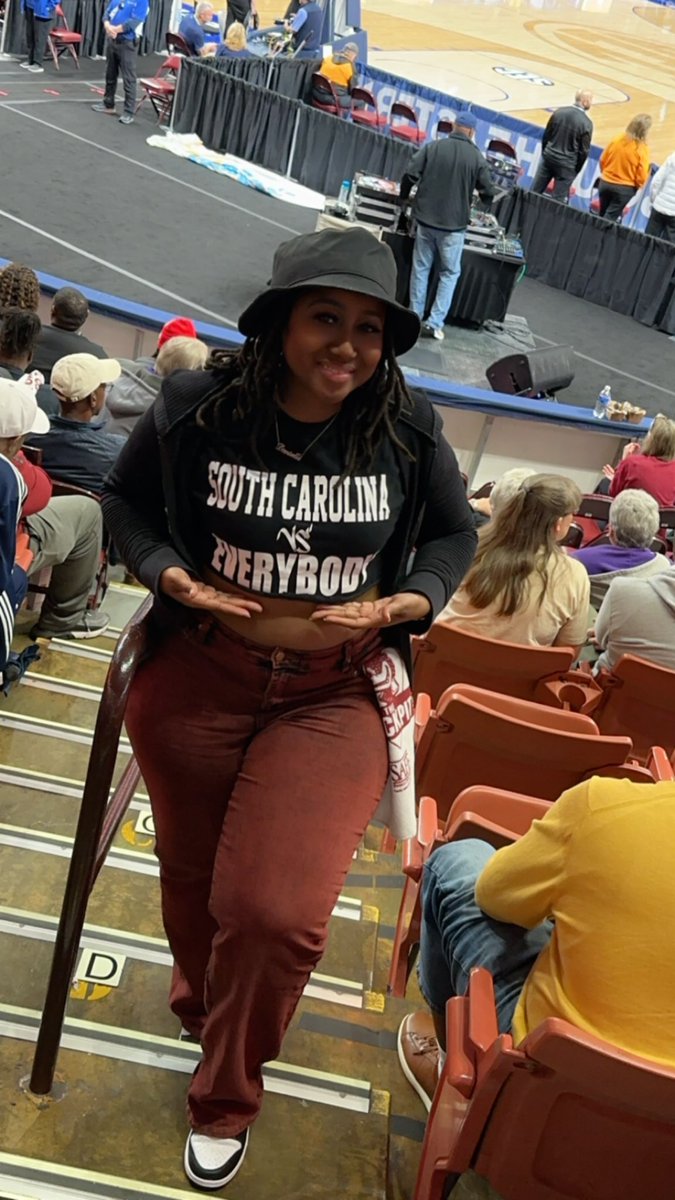WhatMuffThinks's tweet image. It’s literally Sourh Carolina vs EVERYBODY!!! Had so many rooting for us to lose… We’re STILL HERE!!!! #BLOOP!!! @GamecockWBB