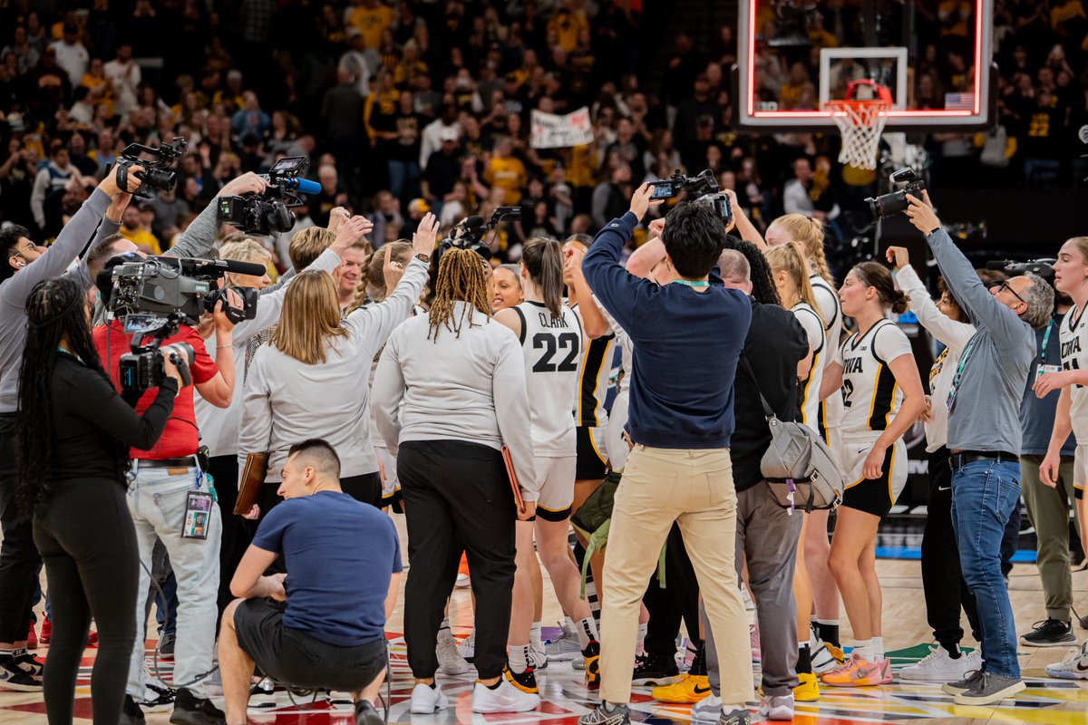 ballislifewbb_'s tweet photo. Iowa defeats Michigan in a big win 95-68 to advance to the Big Ten Tournament Championship against Nebraska. @IowaWBB 

📷: Adama Doucoure/Ballislife https://t.co/0RuLYpiLVT