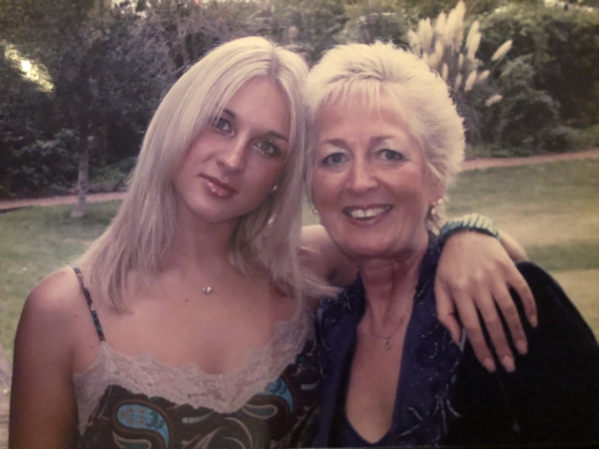 Tamara Lee Smart (@tamtamsmart) on Twitter photo 