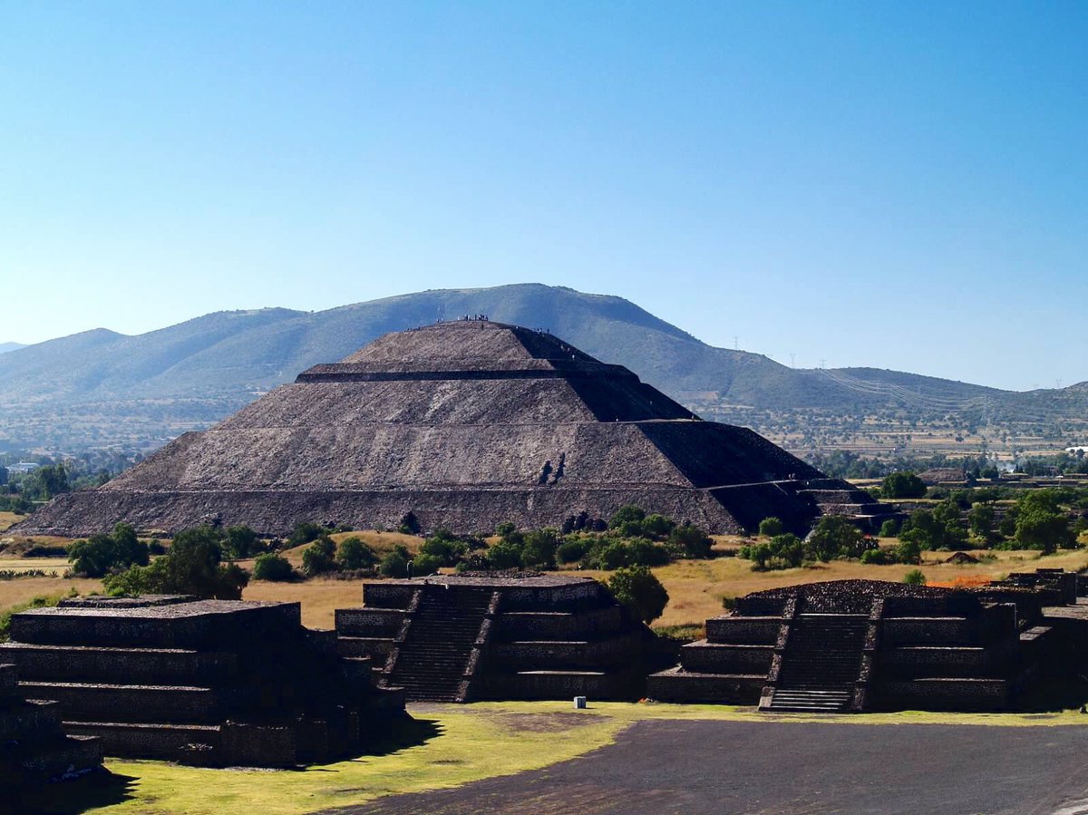 gfpuyana's tweet photo. @DailyPicTheme2 The #majestic #pyramidofthesun #teotihuacan #Mexico https://t.co/w0ybuRVrua