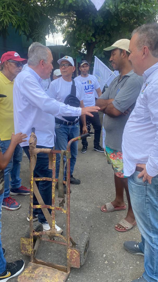 Hoy 9 de marzo  en compañía @Luisemartinezh #celiocelli @ADVenezuelaa desde Morón en la mañana y guacara en la tarde. desde el  Estado Carabobo seguimos recorriendo toda Venezuela. la aceptación de la gente es lo más resaltate de todas las giras si AD crece Venezuela crece.