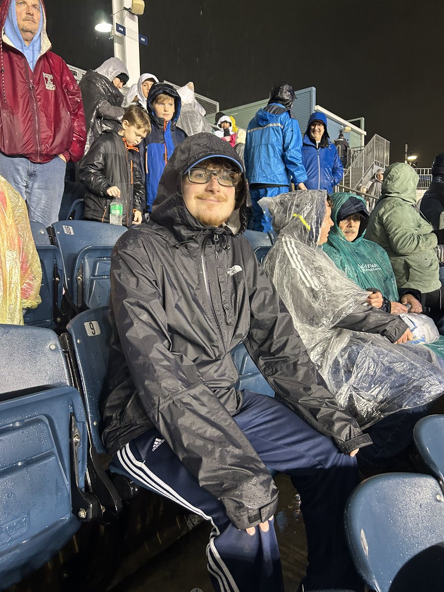 CoachSeanDoyle's tweet photo. Meteorology student says, “What rain?”
#DOOP https://t.co/sx6nhGmsF8