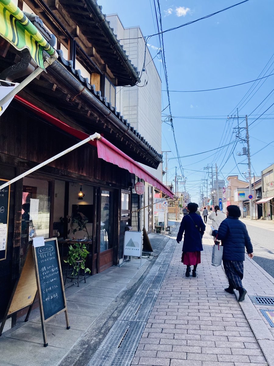 【本日のメゾン・ケンポク】
おはようございます。
10時にオープンしました。
今日は「3月、くじらの背中で会いましょう。」です！
ぜひお出かけの際はお立ち寄りください♪
簡単なワークショップにもご参加いただけます。
そして2つの写真展もご覧頂けますのでこちらもぜひ。