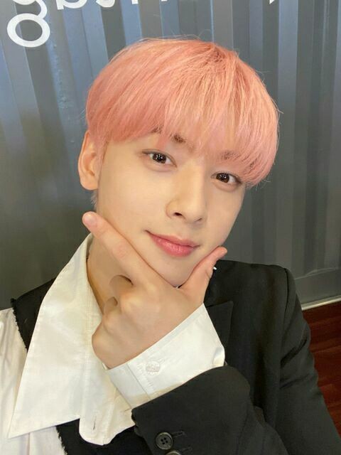 EF97LN's tweet photo. ،، 𝗹𝗲𝗲𝖻𝖾𝗈𝗆 ⭑ ࣪ 𝗎𝗉𝖽𝖺𝗍𝖾 𝗈𝗇 #APGRAM ¡
Tive que comer um pouco antes da festa, não estava me sentindo bem durante o dia, mas fiquei bem pra dar um pulinho rápido, está tudo muito lindo. 🎉 https://t.co/ntxGO80lWQ