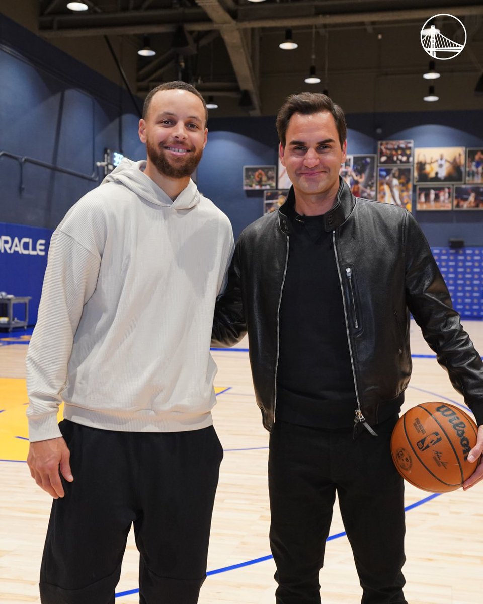 warriors's tweet photo. Iconic.

Dubs 🤝 @rogerfederer https://t.co/XYCS6tKrMA