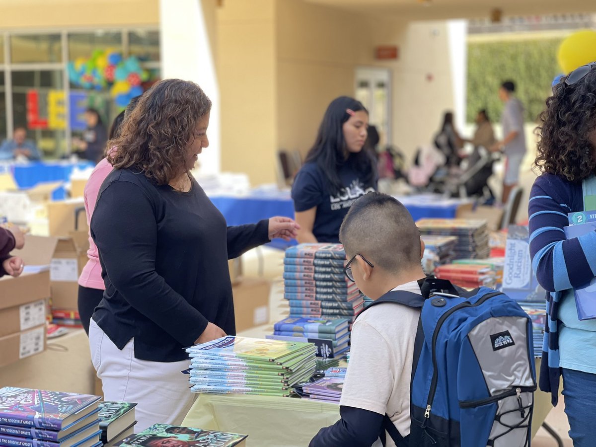 Something magical happened today. CA Together We Rise Citizenship program brought over 300 community members to the Citizenship Clinic &amp; Community Fair. #RealSolutionsForKids #YaEsHoraCiudadania <a href="/AFTunion/">AFT</a> <a href="/UTLAnow/">United Teachers Los Angeles</a> <a href="/CFTunion/">CFT</a> <a href="/elranchofedera1/">elranchofederationofteacher3467</a> <a href="/elrescate_org/">El Rescate</a> <a href="/NALEO/">NALEO Educational Fund</a> <a href="/lclaalosangeles/">LCLAA Los Angeles</a>
