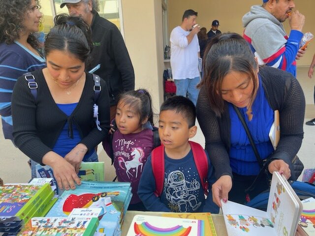 profe_c's tweet photo. @AFTunion @FirstBook Spreading the love of reading &amp; breaking down barriers to naturalization! #RealSolutionsforKids @AFTunion @CFTunion https://t.co/FYP95zcy3m