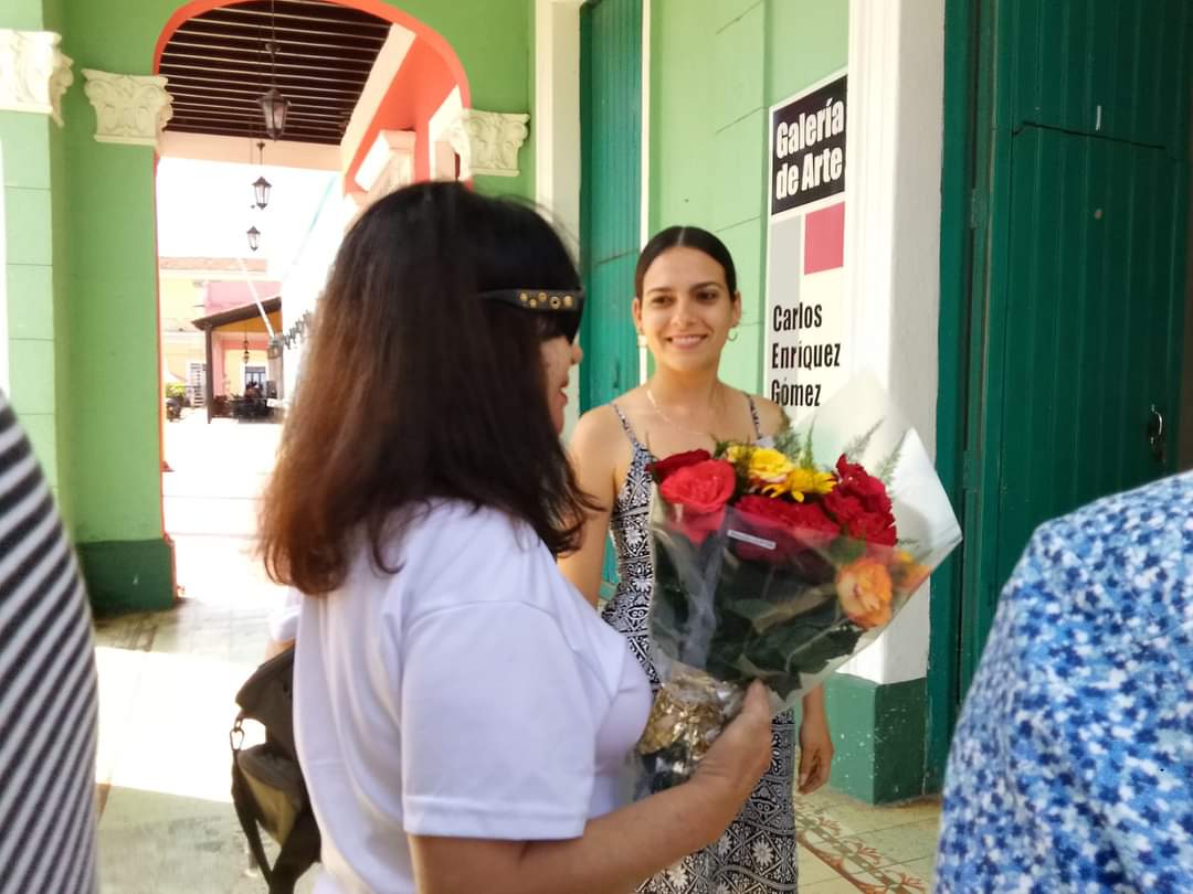 CulturaRem's tweet photo. 📍| Llegó hasta #NuestroRemedios Zaida del Río, hija ilustre de la villa. 
Fue recibida en la Galería Carlos Enríquez de la cabecera municipal por autoridades gubernamentales y artistas del territorio. 

#CubaEsCultura https://t.co/aO5GgfjoAx