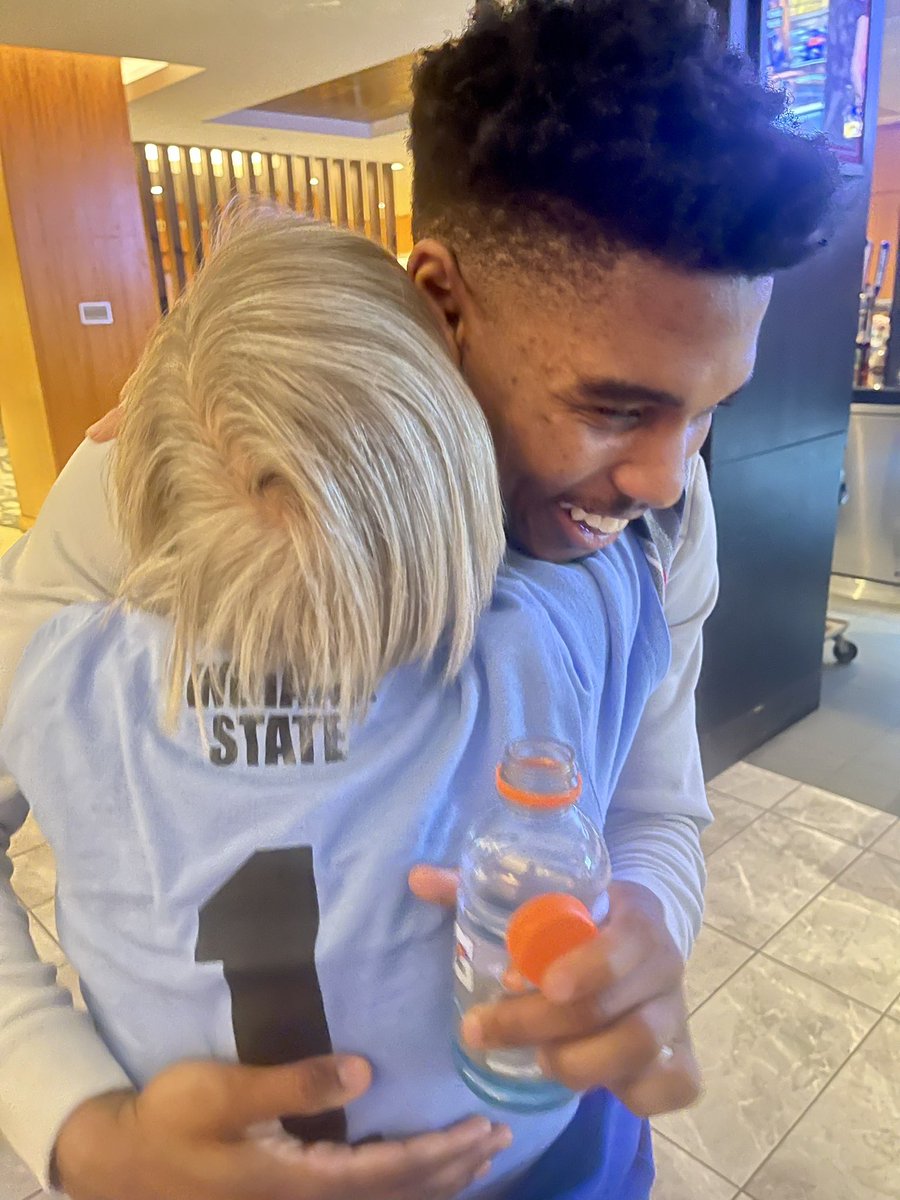 JGRIII's tweet photo. Of all my grandmas kids, grandkids and great grandchildren including myself 😅 @julian_larry214 is her favorite. Thanks for making her day today. Bring it home tomorrow my man 🏆 https://t.co/5eRssZ8NfL