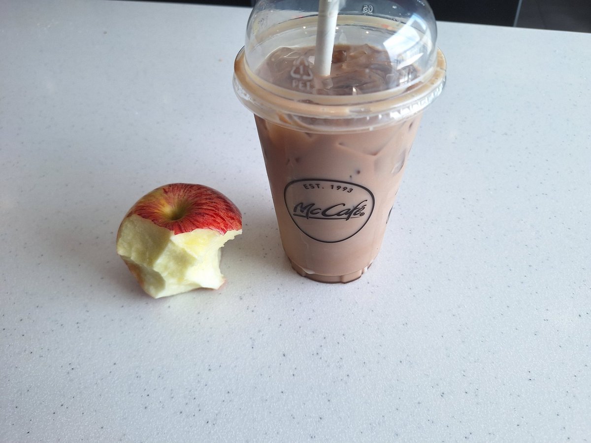 Khoshixx's tweet photo. Apple and chocolate soy milk to break my fast yippeee!! https://t.co/4VgMjXhsCG