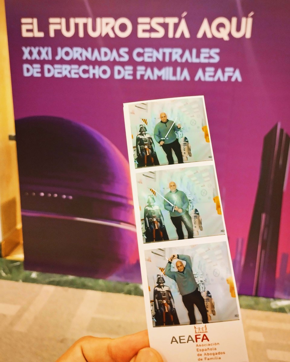 SrDanigmas's tweet photo. Presente en las XXI Jornadas Centrales de Derecho de Familia @AeafaAbogados  #CongresoAEAFA #Danigmas ⚖️👨🏻‍🚀🚀 https://t.co/bc718FvICT