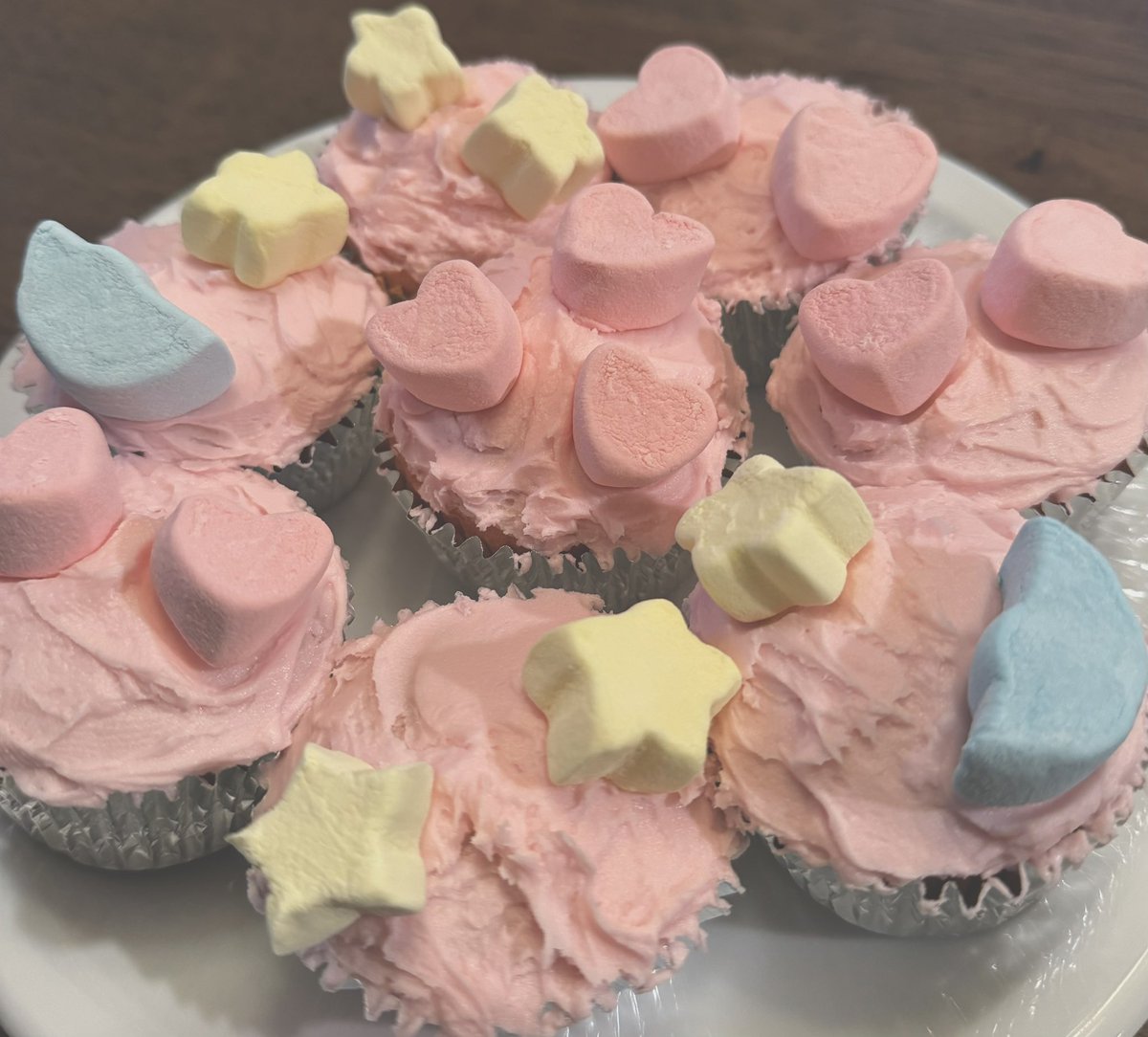i made homemade cupcakes for the first time !!! do you guys like them ??🤍🤭