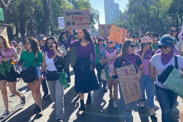 EdnaDiazMx's tweet photo. ❌ 592 fueron víctimas de trata de personas.
❌ 39 violaciones diarias a mujeres.
❌ 7 mil 218 casos de lesiones dolosas a mujeres.
¡Esta lucha es por las que estamos, por las que estuvieron y por las que estarán!

#8M
#DíaInternacionalDeLaMujer
#PorMéxico
#PorMichoacán
#PorTodas https://t.co/TiyE9mXfn6