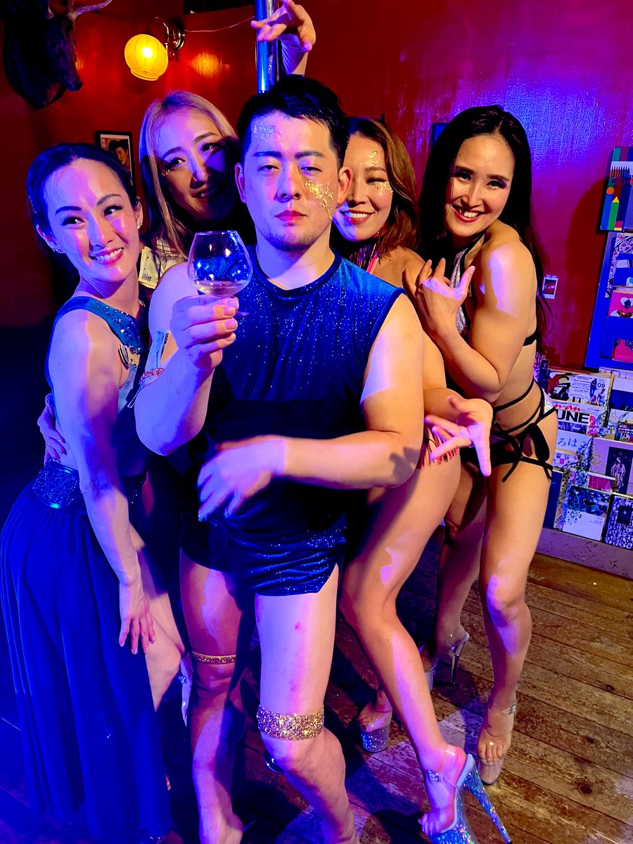 bar_salome's tweet photo. こんばんは🌙
昨夜のラストサロメポールダンスナイト！
大盛り上がりでございました🥰💥
ひったすら
笑いっぱなし見とれっぱなし
最高の夜でした。
閉店を惜しんで下さる方がたくさん居てくれて…
いよいよ実感が湧いてきました。

20:00-25:00まで
らむちゃん🐑と九十九が
ご来店お待ちして居ります🌹 https://t.co/8bkRnjlBqS