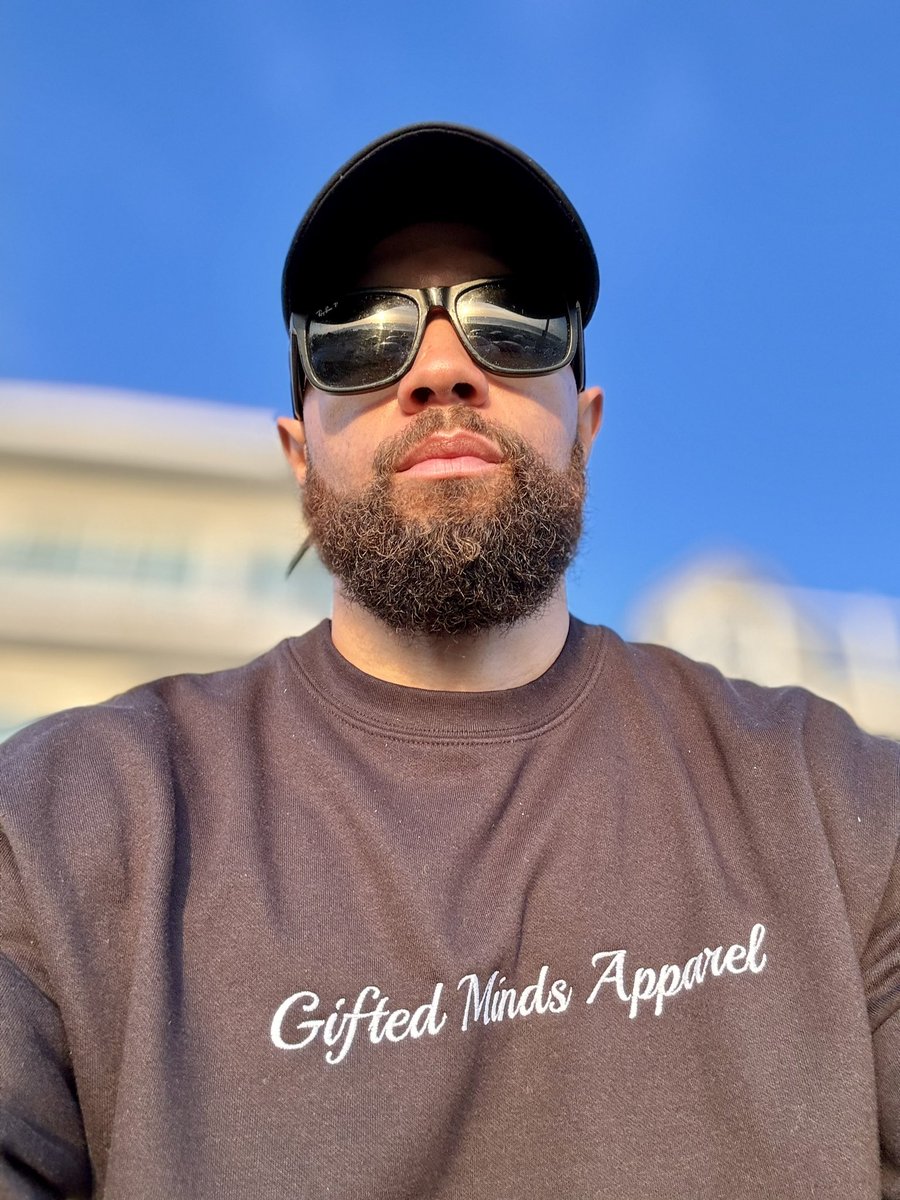 Dope vibes in my new @GiftedMindsApparel sweatshirt 🧥✨ Embracing creativity and comfort all in one! #GiftedMinds #SweatshirtSeason #FashionForward #StayCozy #SelfPortrait #OOTD #FashionInspo #ComfortWear #StyleGoals #CasualStyle #Embroidery #FashionStatement #SelfieTime