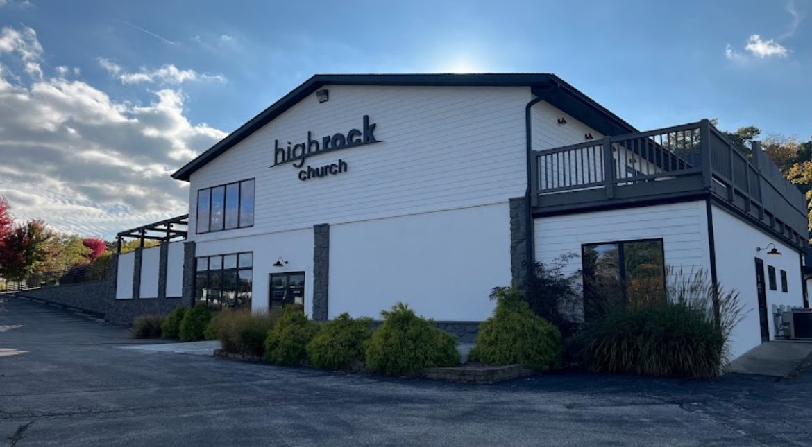 chad_booker's tweet photo. @DaleJr @AmyEarnhardt you guys serving on Sunday’s in Bloomington,IN? #highrockvodka @HighRockVodka https://t.co/iw8cpnU1h6
