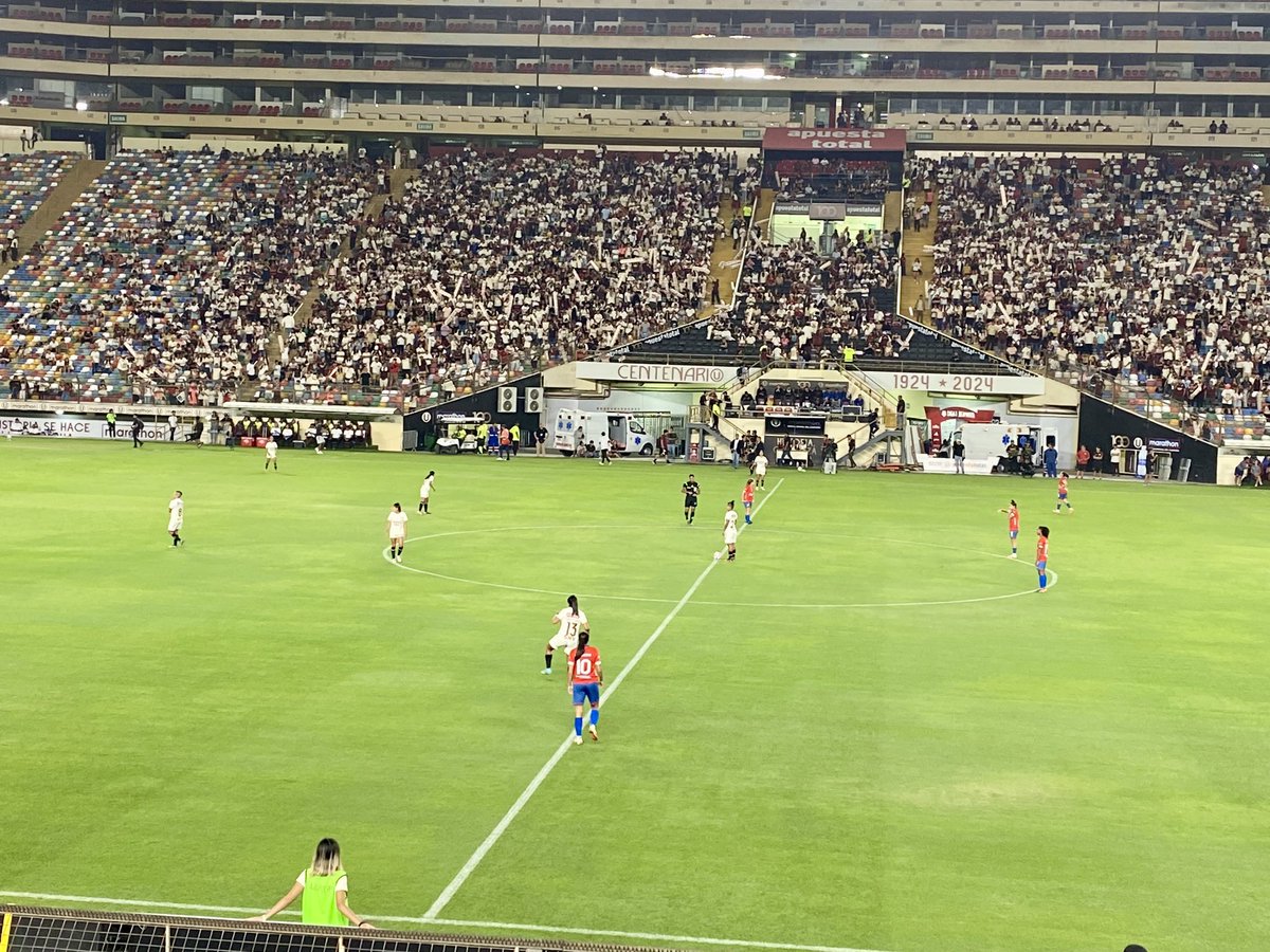 #NocheDeCamp10nas
#VamosLeonas