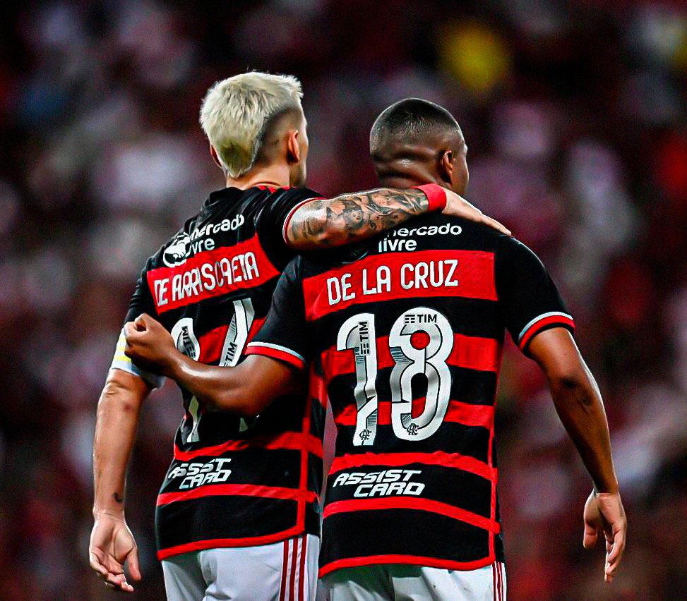 TiroLivre2's tweet photo. @goleadadazoeira @goleada_info @CanalGOATBR Esse meio campo… ainda tem Pulgar. Apelação https://t.co/etn2MChHPN