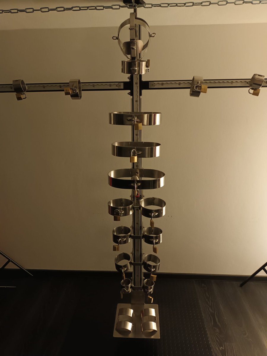 bondagefan70's tweet photo. The ultimative fullbody steel-bondage-cross, complete fixation, total delivery, no movement, absolutely awesome! An unbelievably ingenious and unique craftsmanship.
#steelbondage #extremebondage #bdsm #bondage #crucified #bodyrestraint #fullbody https://t.co/zjk5F6uzex
