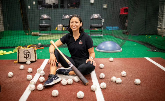 ¡Felicidades, Maritza! Maritza Castro fue la trainer de la #NovenaMéxico 🇲🇽 en el WBC y ha sido promovida para ser trainer (third assistant trainer) en @MLB con los @LosPadres: es la primera mujer mexicana que pertenece a un equipo de la Gran Carpa en esa posición 👏👏👏