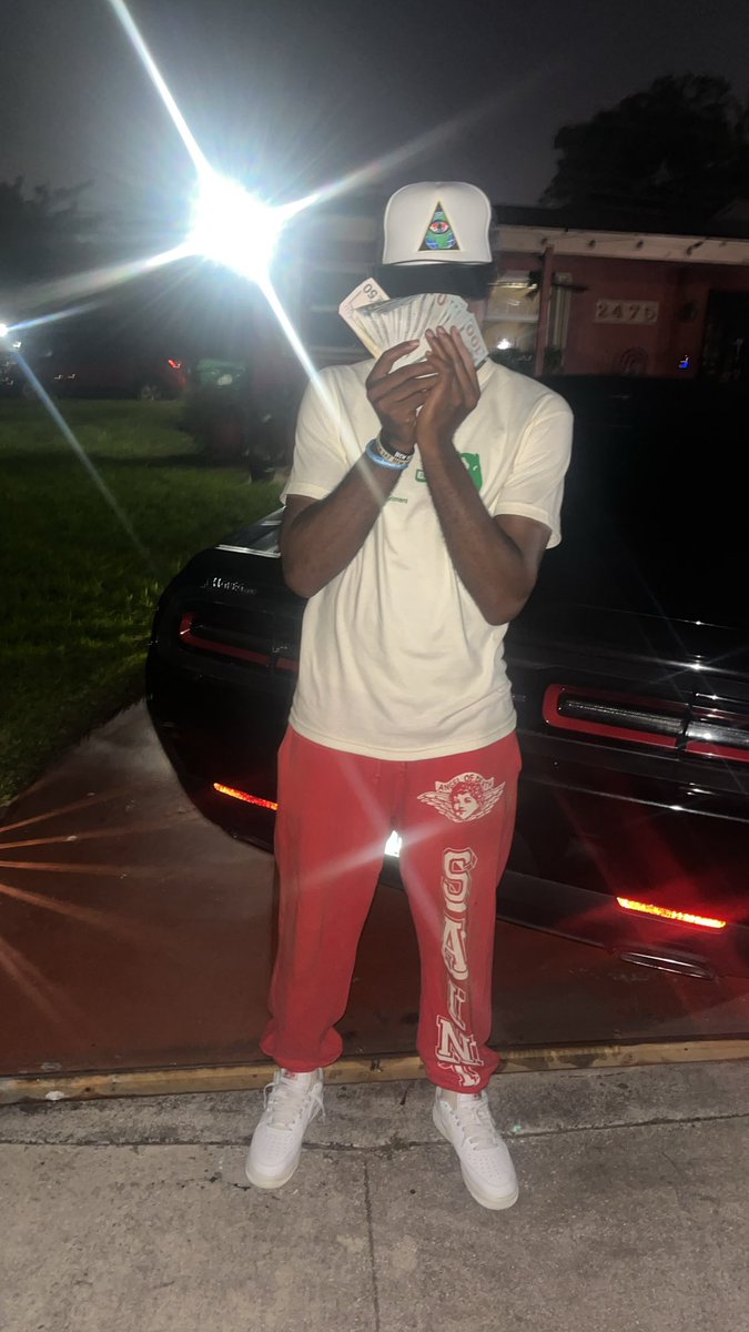 bpg_butta's tweet photo. I got it on my own ran this shit up by myself , even when I needed it I ainβt ask nobody for help π¦
ποΈ #LLSamp #LLJBizzle https://t.co/JWVrdhQ8WW
