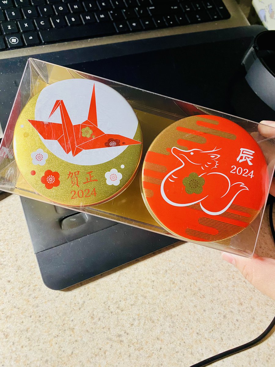 🐉
•#ShoChikuBai Sake 2024 Dragon Year 
•#KobeFugetsudo’s Gaufres 2024 
I haven’t had this delicate buttercream wafers for so long 🥹