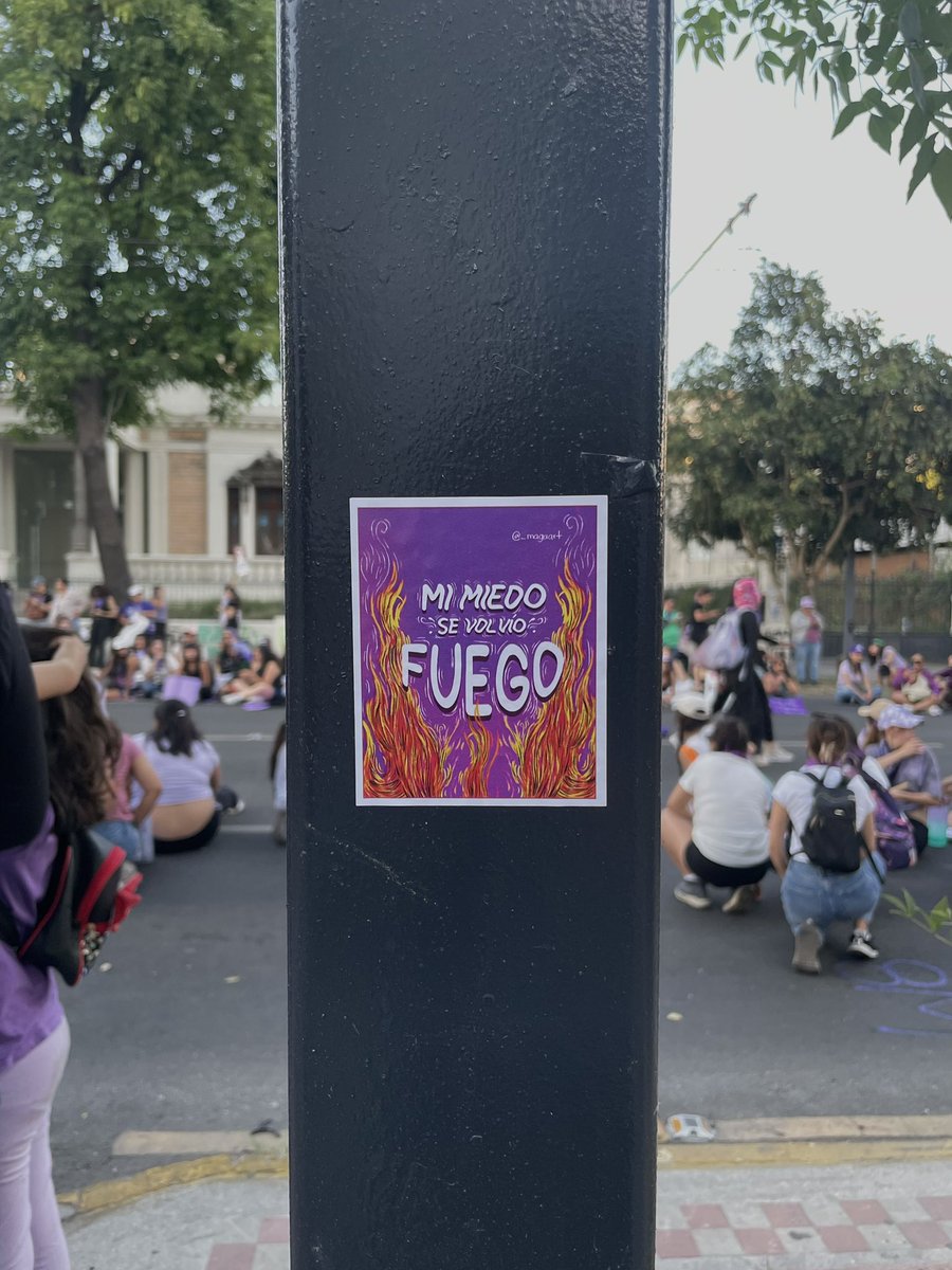MonseCoronadooo's tweet photo. @magalyhmb @RebecaSchurenK Yo lo vi y lo amé 💜💜💜 gracias!!! https://t.co/Db0puCrfRc