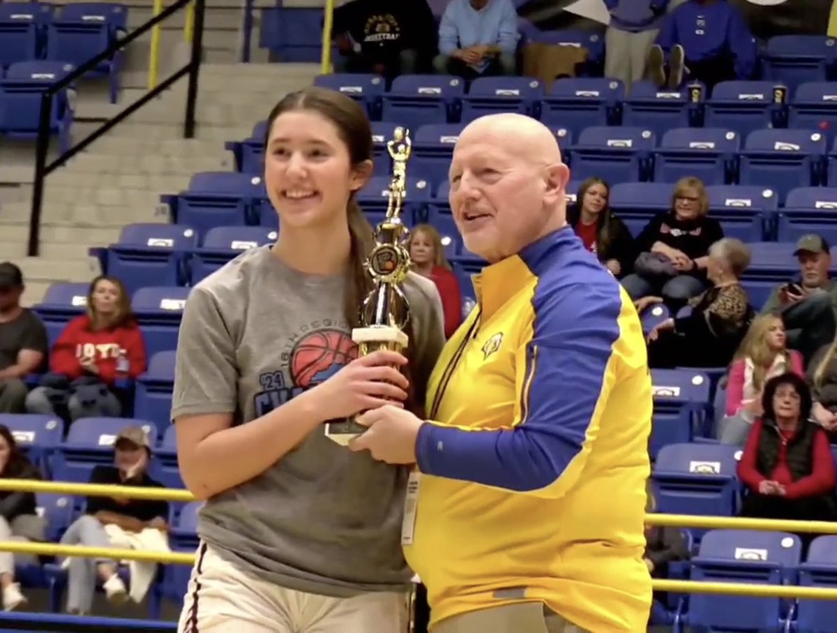 VB_RussellHS's tweet image. Congratulations Lady Devils Basketball on your Regional Championship. Special shoutout to our girl Kennedy Darnell, all tournament team! We are so proud of you! 🤘🏼