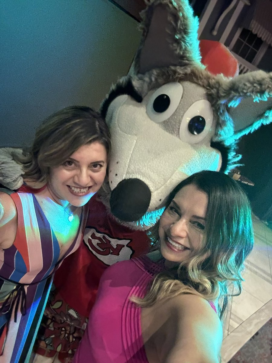 litilsworth's tweet photo. #NKCEFProm Dance through the Decades! https://t.co/UYeiTSsSjU