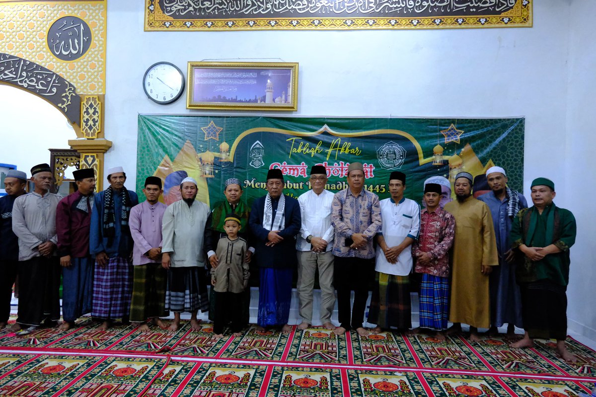 diskominfojambi's tweet photo. Wakil Gubernur Jambi menghadiri sekaligus menjadi penceramah pada Tabligh Akbar dalam rangka menyambut bulan suci ramadhan 1445 H yang dilaksanakan di Masjid Al Hudaibiyah, Desa Solok, Kec. Kumpeh Ulu, Kab. Muaro Jambi https://t.co/Hdfkdl7C2H