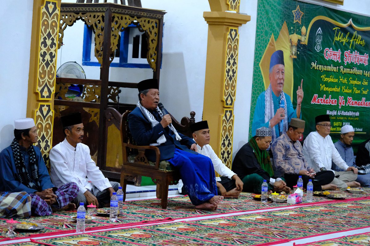 diskominfojambi's tweet photo. Wakil Gubernur Jambi menghadiri sekaligus menjadi penceramah pada Tabligh Akbar dalam rangka menyambut bulan suci ramadhan 1445 H yang dilaksanakan di Masjid Al Hudaibiyah, Desa Solok, Kec. Kumpeh Ulu, Kab. Muaro Jambi https://t.co/Hdfkdl7C2H