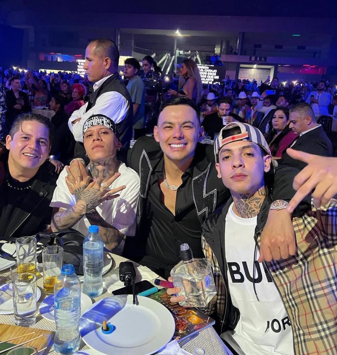 Yo y mis compas en la XV de una morra que ni conocemos: