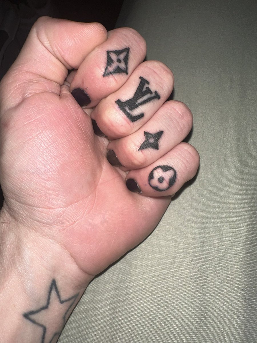 Finger tatts! 💕🔥